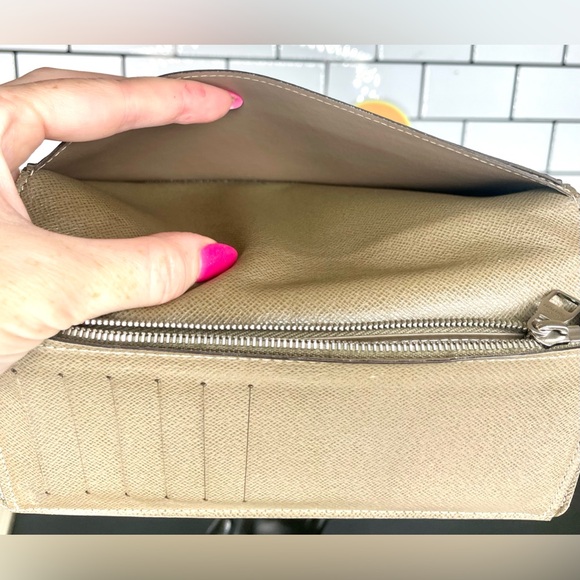 Authentic Louis Vuitton Brazza Tiaga Leather Wallet - Picture 7 of 12